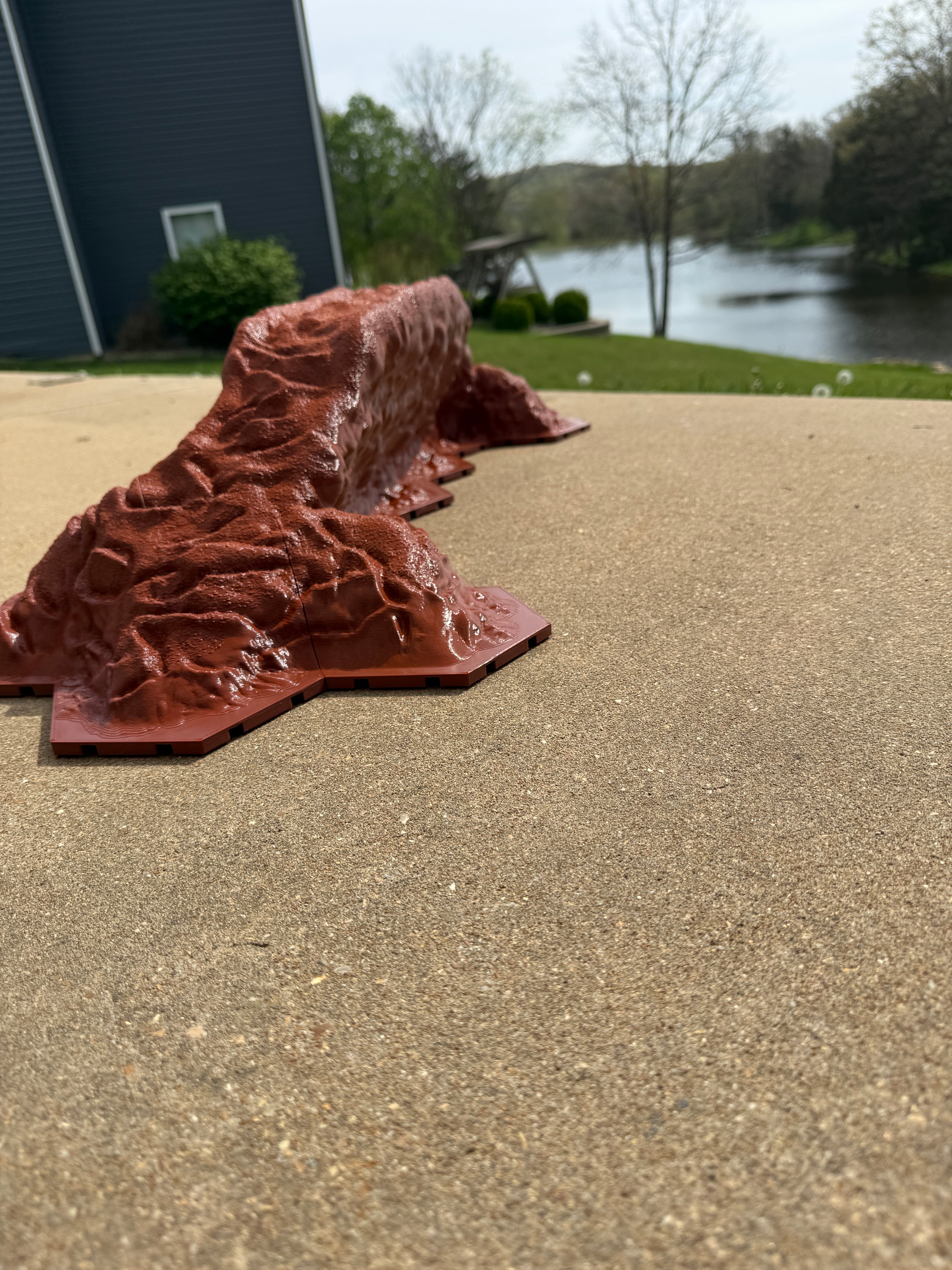 Crawlagon Terrain 11 – Cliff Hanger (1/18–1/32 Scale)